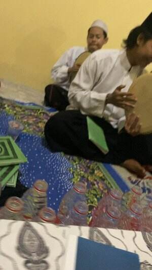 Sholawat burdah di kediaman bapak mahfud tanjungmas pengasapan ikan manyung