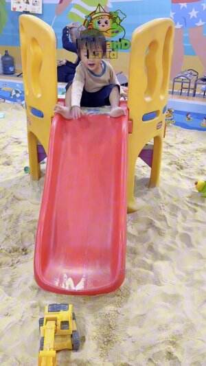 Keseruan bermain pasir di dalam mall🥰