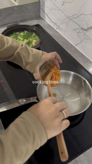 Cooking time..  #masak #komporinduksi #panciantilengket
