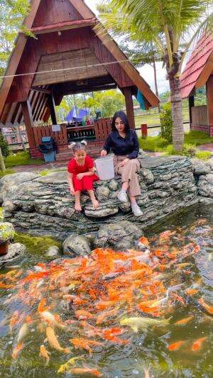 Kasih makan ikannn🥰🥰