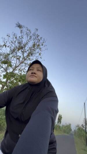 Hayukk lurrr olahraga bareng akuhhh #olahraga #konten #video #pedesaan #jedamergawe  #fyp  #RCTIPlus  #HOTrctiplus  #RCTIoke 