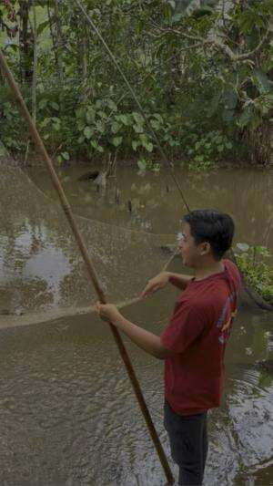 Cari ikan pakai alat hancau
