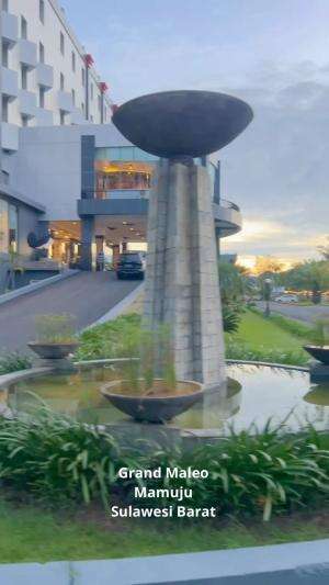 Menikmati sunset didepan hotel yg langsung menghadap ke laut  #grandmaleo  #mamuju  #sulawesibarat 