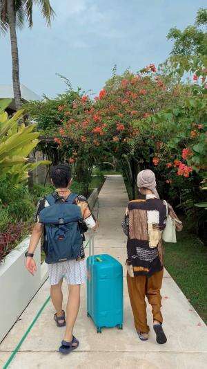 Honeymoon-nya di Origin Lombok, tapi yang paling origin tuh cinta kita eaaak nyengir lu mblo 😝💞 #honeymoon #LOMBOK 