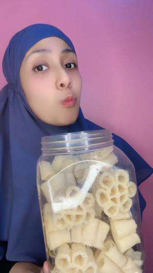 anomali kue seroja dibelakangmu 