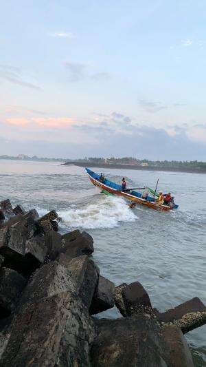 inilah fungsi pemecah ombak bagi para nelayan #nelayan #ombak #skills #trending