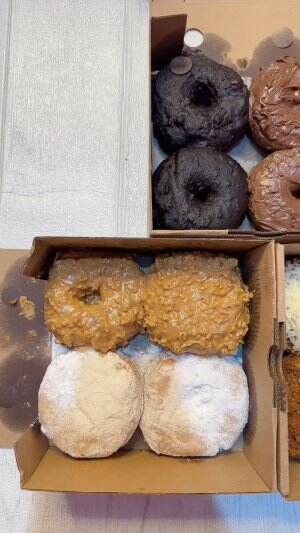gambaran iklan donut pinkan mambo bukan odading