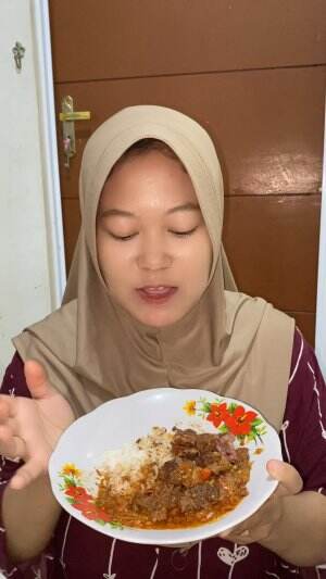Mukbang Oseng Daging Mercon Siap Saji #KontenMakan #MerconMerahPutih #LaukPedasnyaOrangKita #OsengDagingMercon #Mukbang #VlogMakan