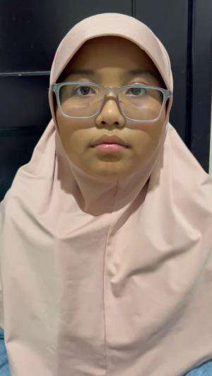 Assalamualaikum, nama saya Asiyah Putri, umur 8 tahun. Saya berasal dari Surabaya. Saat ini saya sudah hafal 5 juz. Doakan saya lolos ya
