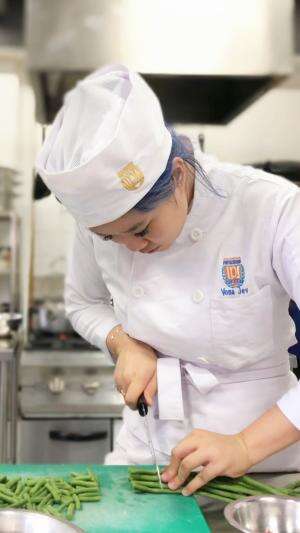 Perkenalkan namaku Livona Jefiro, murid dari Indonesia Patisserie School dan aku siap menjadi the next Masterchef Ina Season 12!