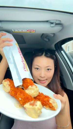 ayam goreng panjang moncrot ini rasa tepung doang?