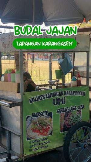 "Jelajahi aneka jajanan enak di Lapangan Karangasem! Dari yang manis hingga gurih, semua ada di sini. Kuliner lokal Solo yang wajib kamu cob