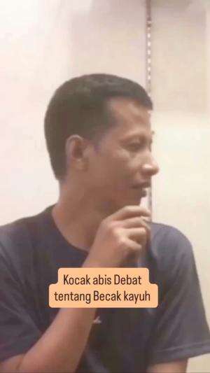Kocak abis debat tentang becak kayuh    #lawak  #ketawa  #lucu  #videolucu  #videohumor  #gokil  #ngakak  #kocak  #lucubanget 