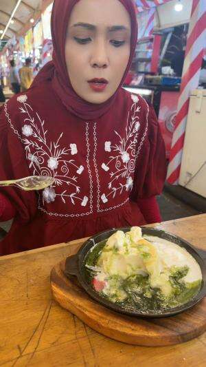 pesen ayam panggang malah dikasih pudding panggang 