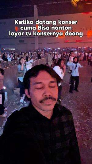 Mana kek nonton youtube premium tanpa iklan lagi bedanya nonton rame-rame