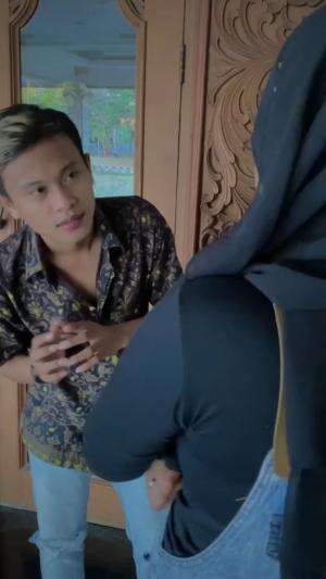 Ibu kontrakan yang jahat😪