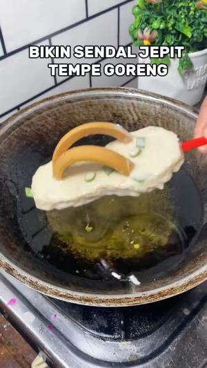 pertama kali bikin sendal jepit goreng malah gagal