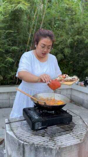 Masak kepiting saus padang di alam terbuka, healing terbaik sih ini 🫶🏻✨ #onlineauditionmci13 