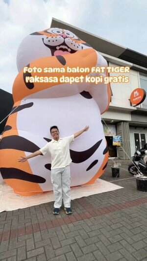kapan lagi foto sama fat tiger raksasa bisa dapet kopi gratis🤯😱