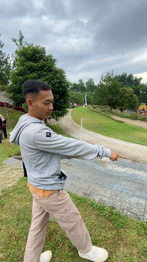  Nunggu kereta