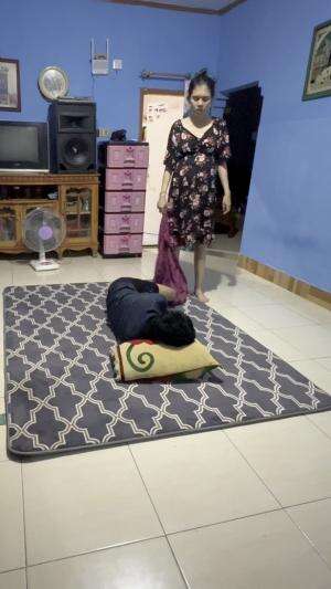 PRANK MALAS - MALASAN DEPAN ISTRI !!