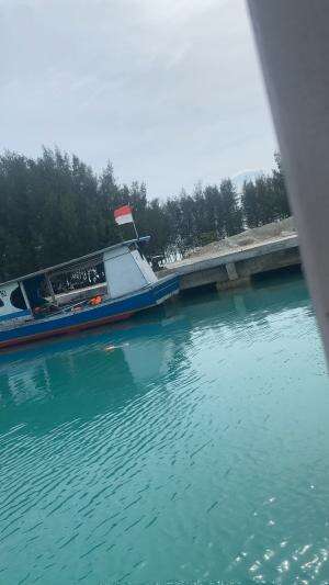 BIRU BANGEET. Pasti tau ini pulau apa.