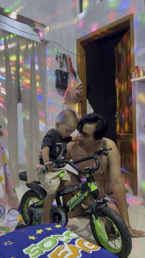 Belajar naik sepeda bareng papah  🫶🏻  #MasyaAllah tabarokallah 😍  #belajar 