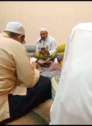 Akhir tahun bermunajat di mudahkan segala urusan kita dan di awal tahun di lancarkaaan urusan kita