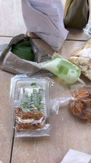 Jajanan pasar emang selalu jadi favorite 😍 #jajan #asalkotacirebon