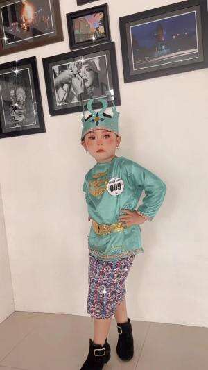 Fashion show baju adat??