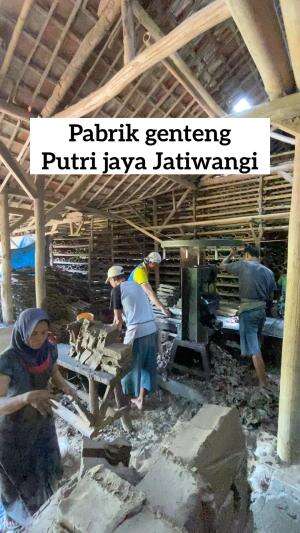 Proses pembuatan genteng  #fyp  #fypシ   #Viral  #virall  #pekerjaanCumakuli  #pekerjakeras  #majalengka  #Jawabarat  #pabrikgenteng 