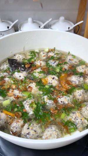 MENU MASAKAN RUMAHAN SIMPLE
“Bakso Kuah Ayam Jamur”
#Cooking #inspiration #Menumasakanrumahan #Tips #Trik #Idejualan #ummuhusna