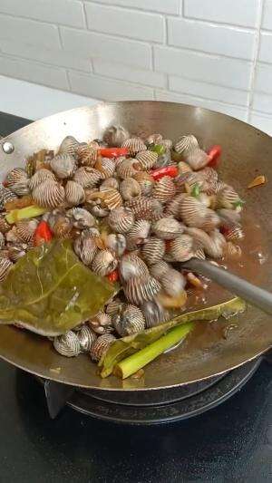 MENU MASAKAN RUMAHAN SIMPLE
“Oseng Kerang”
#Cooking #inspiration #Menumasakanrumahan #Tips #Trik #Idejualan #ummuhusna 