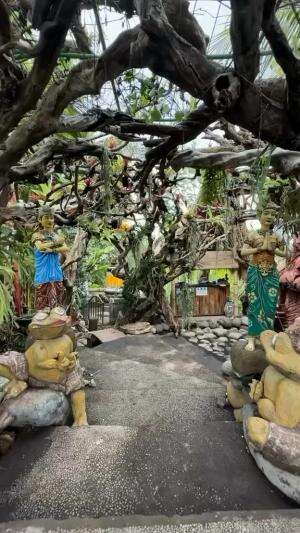 Sari Timbul Glass Factory, Tegallalang, Gianyar