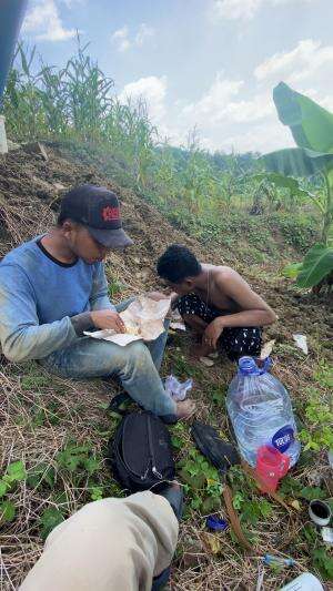 Yokk wayae madhang lurrr menumu opo dino iki hehehe #kuli #kulibangunan #kuliproyek #kerja #kerjakerja #kerjakeras #semangat #gigih #jedamer