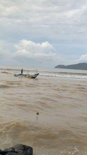 akselerasi perahu nelayan di pagi hari