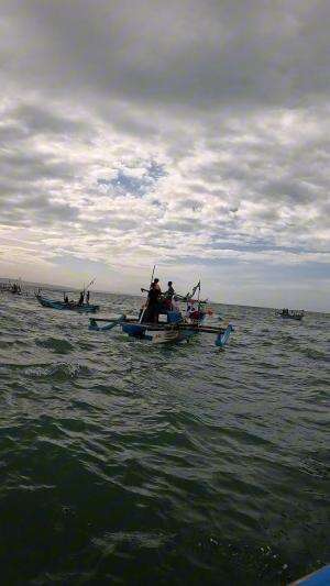 ditengah laut tapi rame