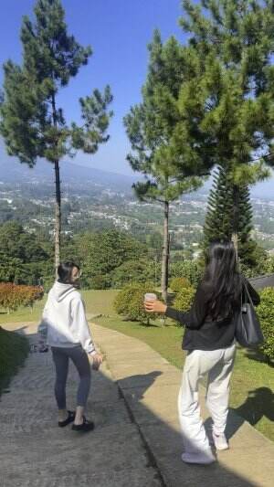 liat deh viewnya cakep bgt!!! ini di bogor 
