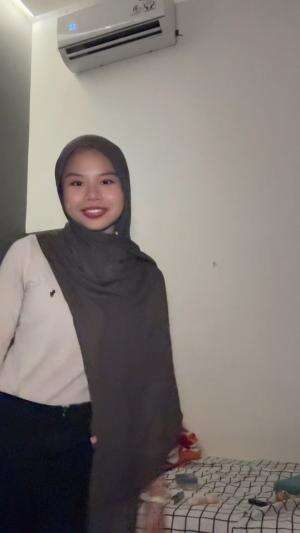 IDOL_XIV ALIYAH GWEN 20 TAHUN KOTA JAKARTA
FALLIN & HAMPA