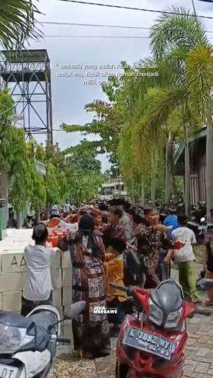 Nikmatnya berbagi di jumat berkah lurr #konten #video #viral #RCTIPlus  #HOTrctiplus  #RCTIoke 