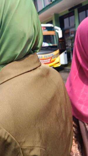 Sujud di kaki sang ibu  #Viral   #fyp   #trending 