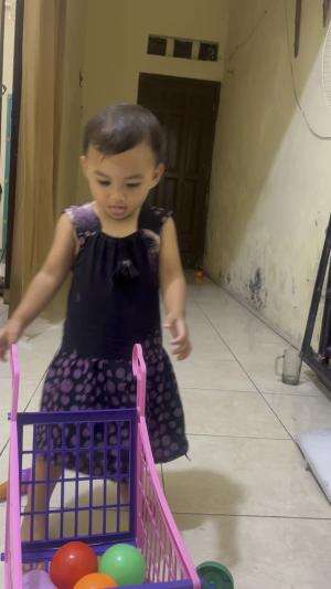 Dan akhirnya merebut hp ini  #NooraKhadijahAlKhered  #masyaallahtabarakallah  #contentcreator  #RCTIPlus  #mainbola 