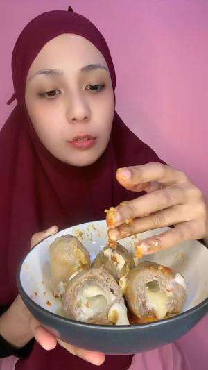 pengen bakso yang bisa ngeluarin lava anak krakatau kok dapetnya gini?