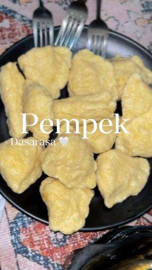 Hari-hari lagi hujan mulu nih paling enak makan pempek sih 😍  #cooking #foodie 