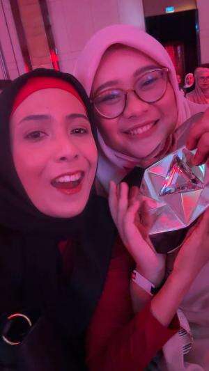 TEMENIN KAK DIREY JEMPUT DIAMOND PLAY BUTTON DI ACARA YOUTUBE FESTIVAL 