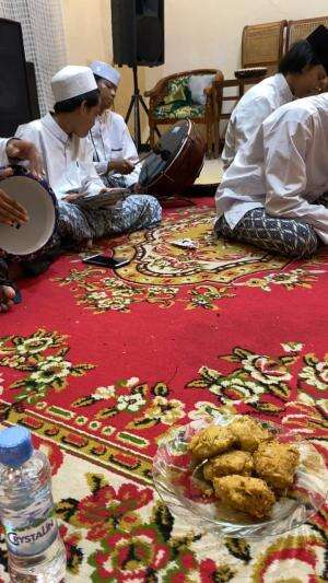 Selalu bersama senang duka dalam latihan hadroh