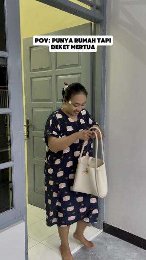 iya sih punya rumah sendiri tapi kok deket mertua