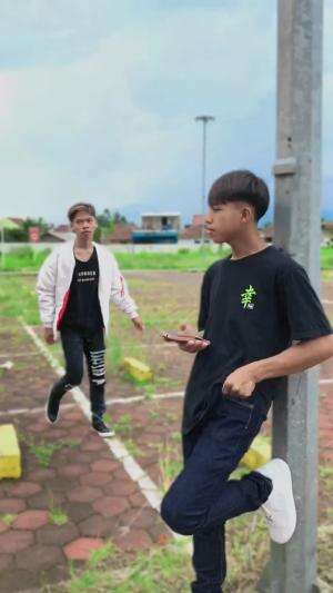 Owh jadi lu orangnya 