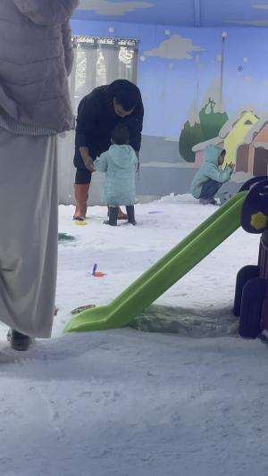 Noora main salju sama abah  #NooraKhadijahAlKhered  #masyaallahtabarakallah  #creatorpro  #RCTIPlus  #wah saljunya mantap 