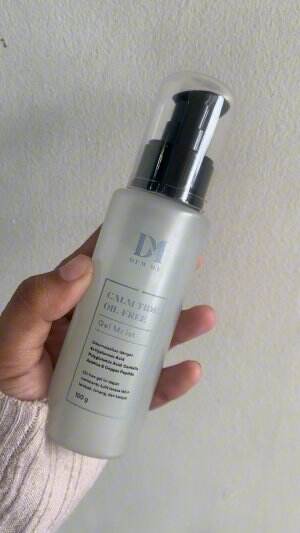 kalian yang kulitnya berminyak juga perlu loh pake moisturizer, makanya aku kenalin produk dr Dew Me ini!!